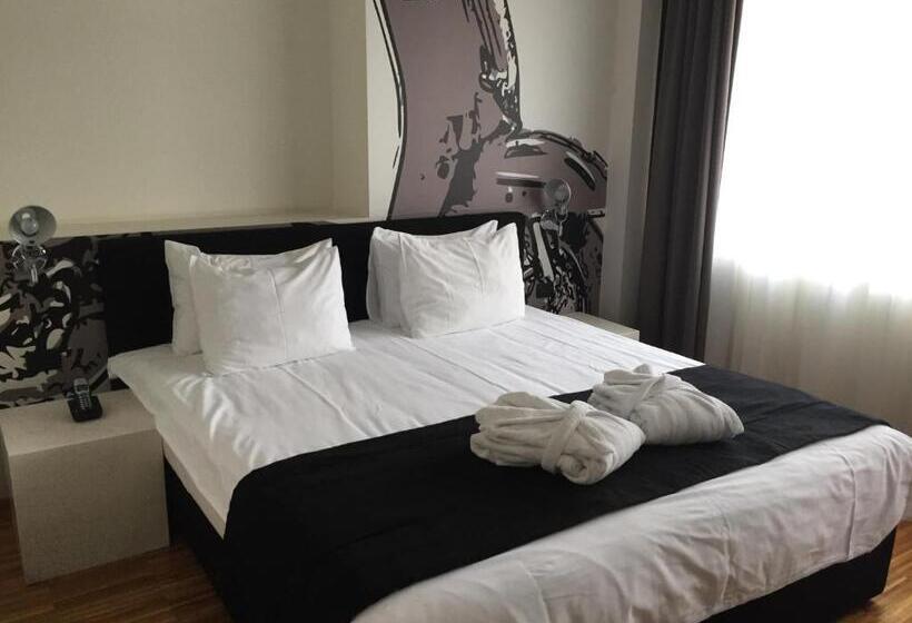 Standard Room Adapted for people with reduced mobility, Sarroglia