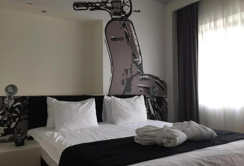 Standard Room Adapted for people with reduced mobility, Sarroglia