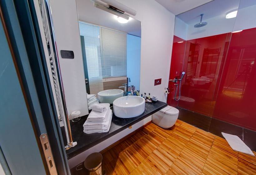 Superior Room, Sarroglia