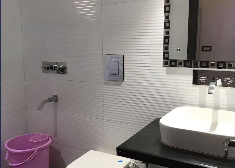 디럭스 룸, Sun International