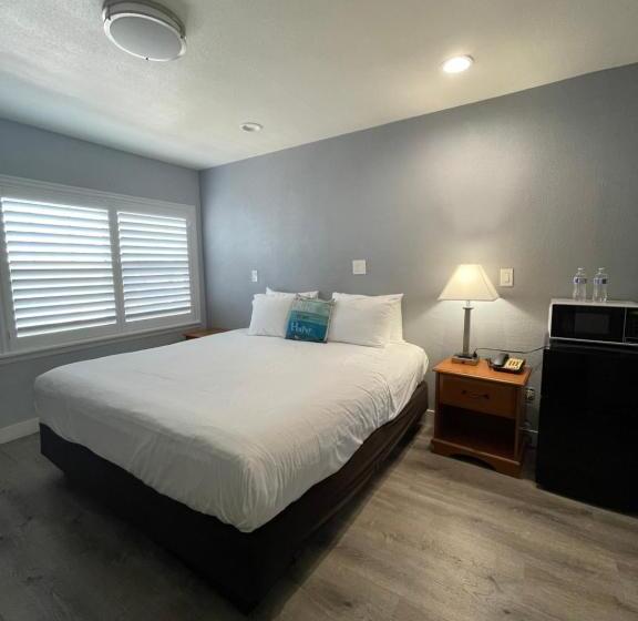 غرفة قياسية, The Palomar Inn