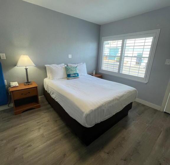 غرفة قياسية, The Palomar Inn