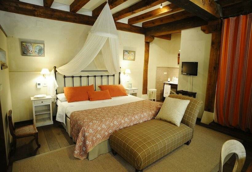 דירת חדר, Solaz Del Moros