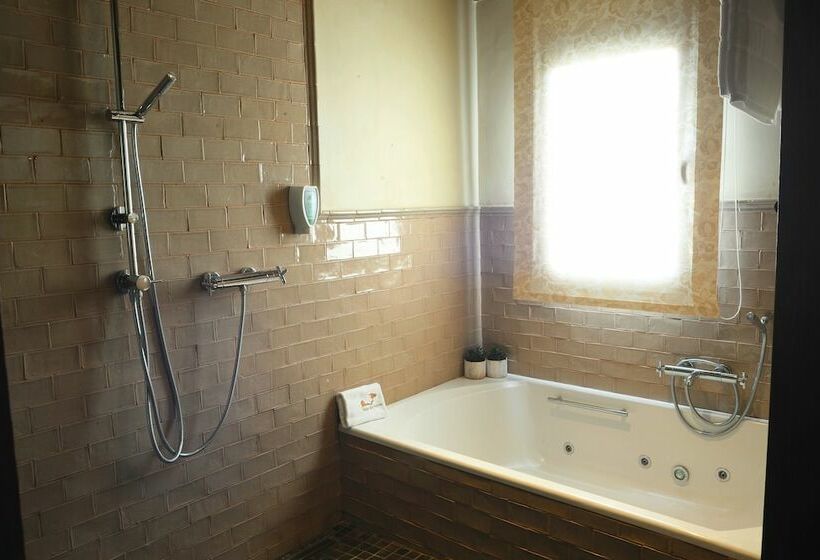 דירת חדר, Solaz Del Moros