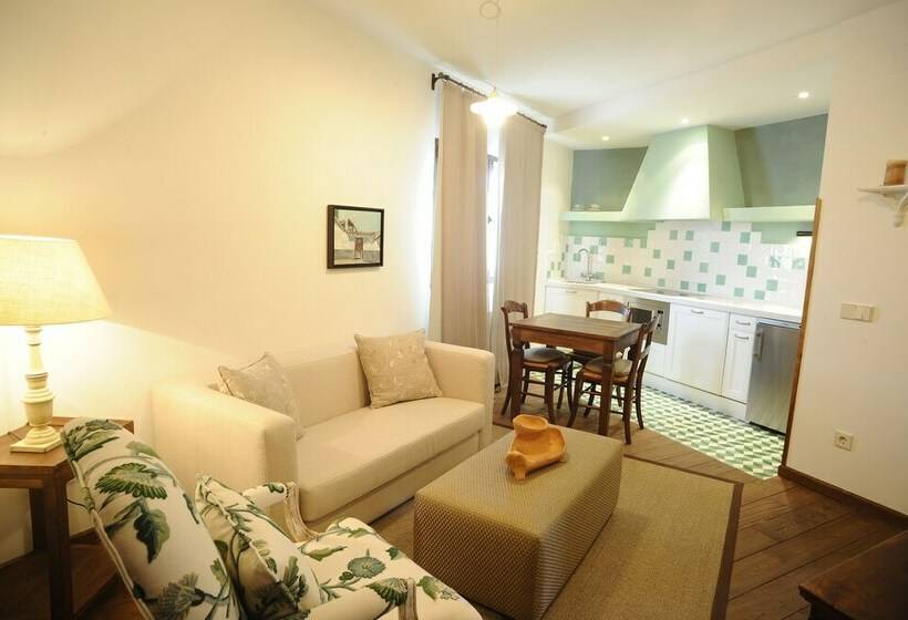 דירת חדר, Solaz Del Moros