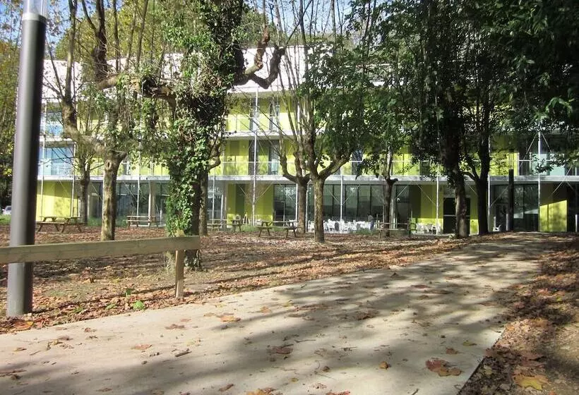 Vuode Makuusalissa, Uba Hostel