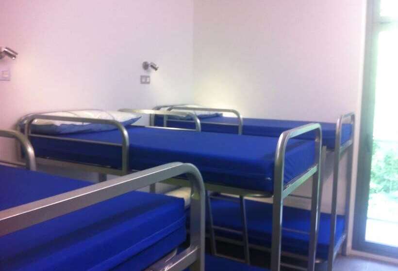 ルームシェアのワンベッド, Uba Hostel