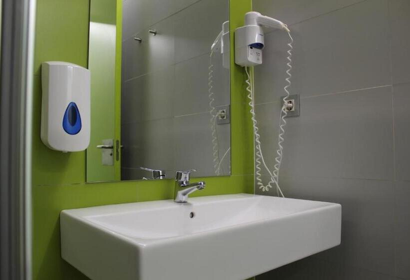 공동 객실, Uba Hostel