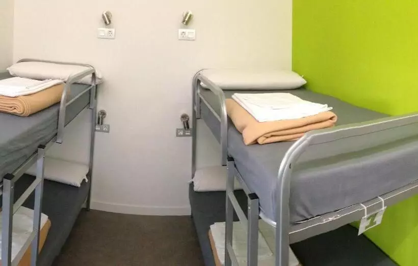 Standard Neljän Hengen Huone, Uba Hostel