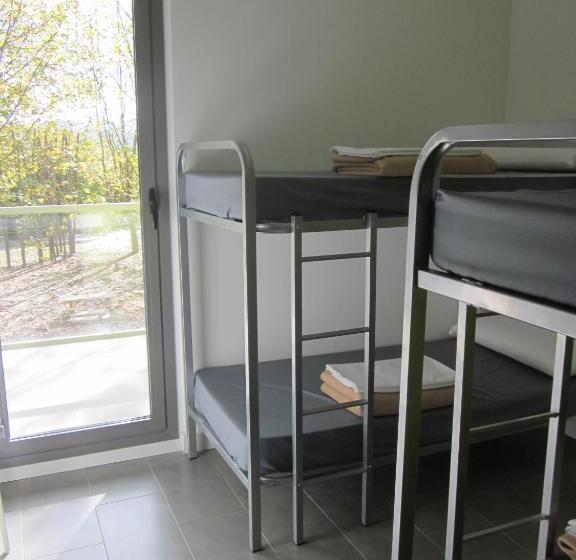 ルームシェアのワンベッド, Uba Hostel
