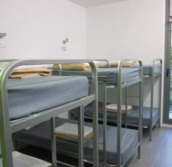 Perhehuone, Uba Hostel
