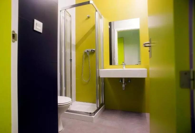 Perhehuone, Uba Hostel