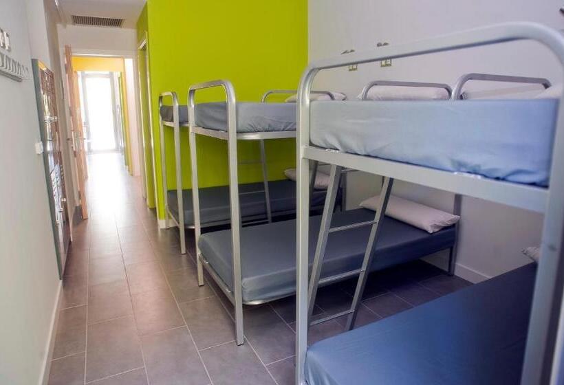ルームシェアのワンベッド, Uba Hostel