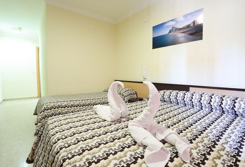 اتاق استاندارد سه نفره, Hostal La Campana