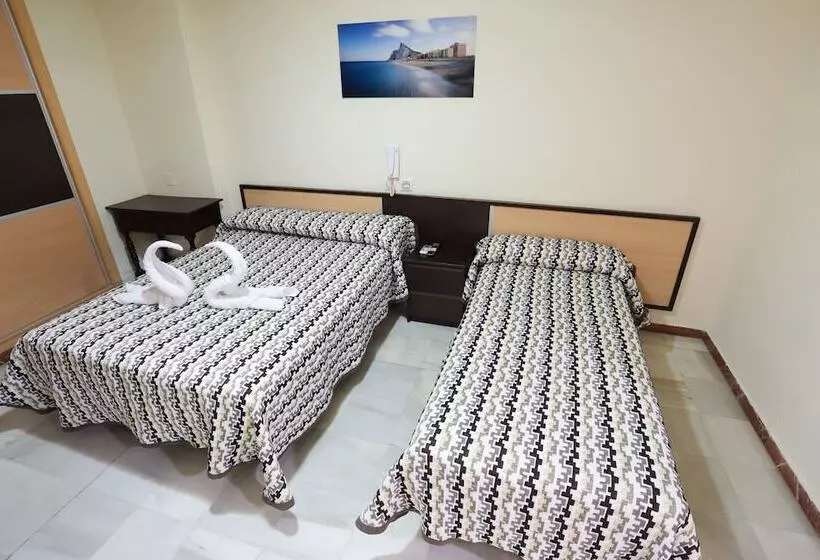 اتاق استاندارد سه نفره, Hostal La Campana
