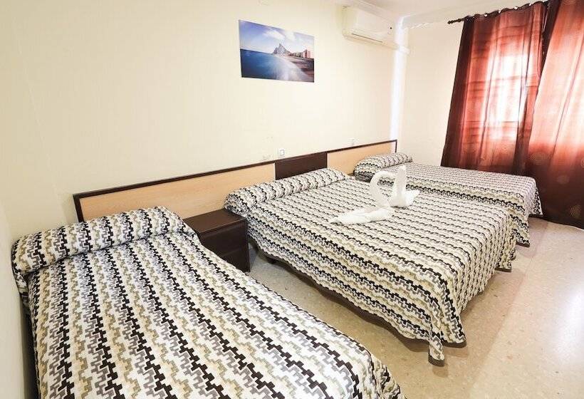 スタンダードトリプルルーム, Hostal La Campana