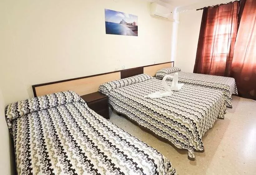 اتاق استاندارد چهار تخته, Hostal La Campana