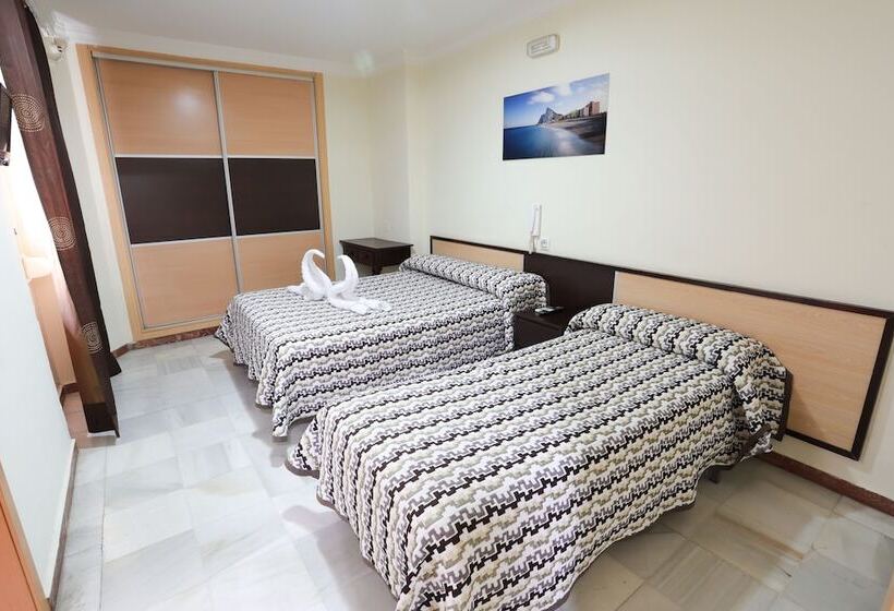 スタンダード４人部屋, Hostal La Campana