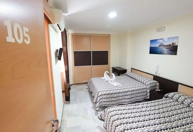 اتاق استاندارد چهار تخته, Hostal La Campana