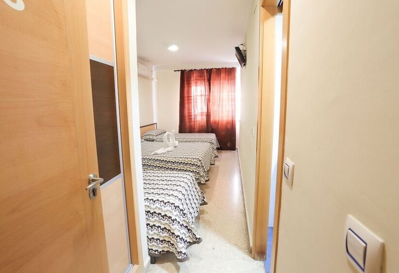 اتاق استاندارد چهار تخته, Hostal La Campana