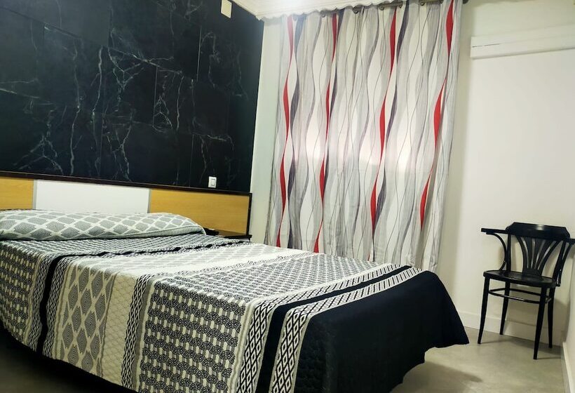 スタンダードルーム, Hostal La Campana