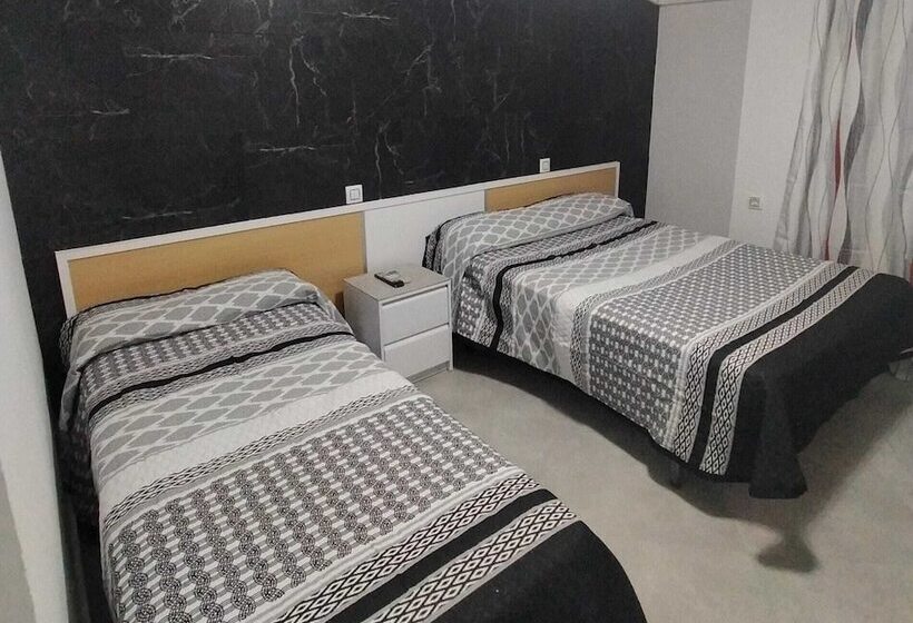 スタンダードルーム, Hostal La Campana