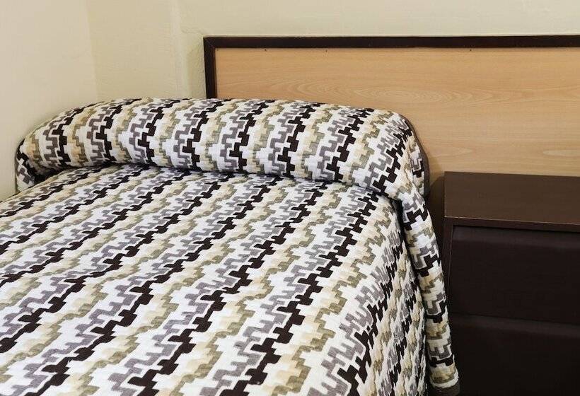 スタンダードルーム, Hostal La Campana