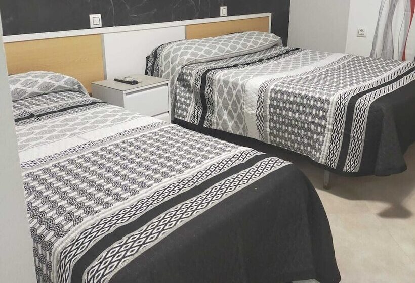 اتاق استاندارد سه نفره, Hostal La Campana