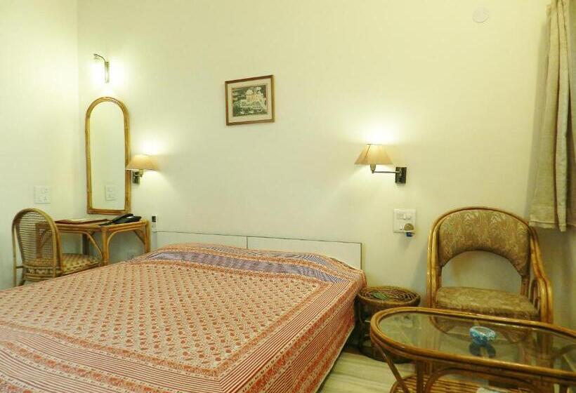 スタンダードルーム, Arya Niwas