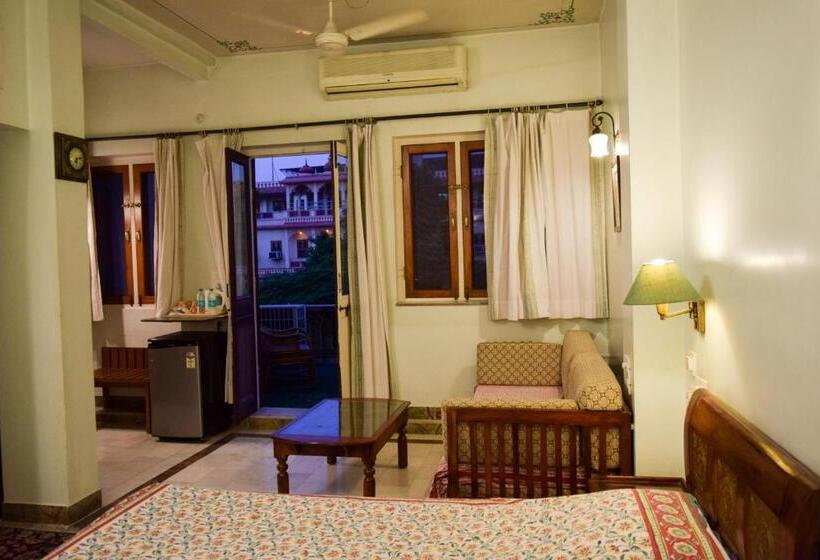 プレミアムルーム, Arya Niwas