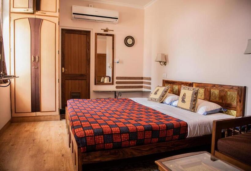 プレミアムルーム, Arya Niwas