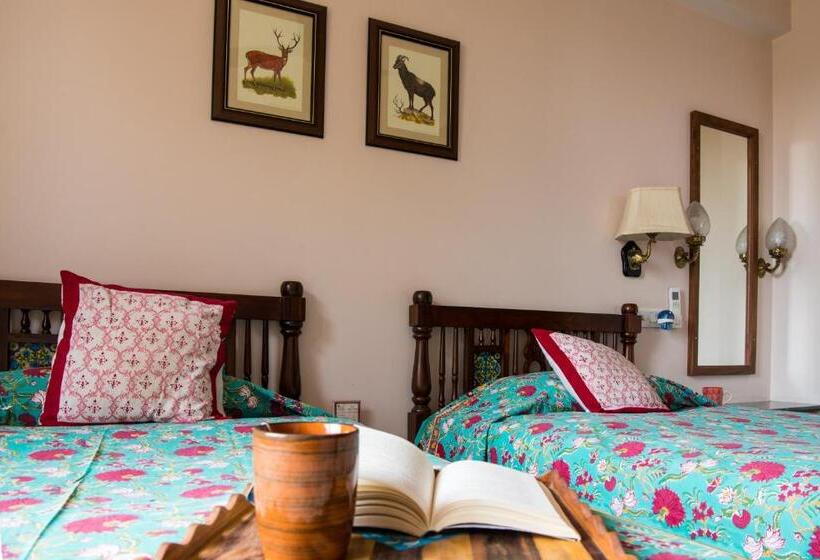 デラックスの4人部屋, Arya Niwas