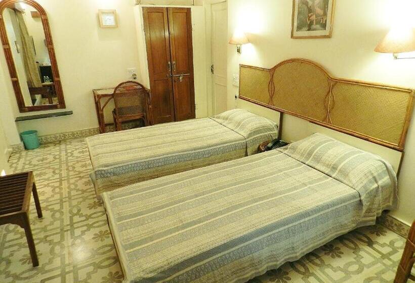 スーペリアールーム, Arya Niwas