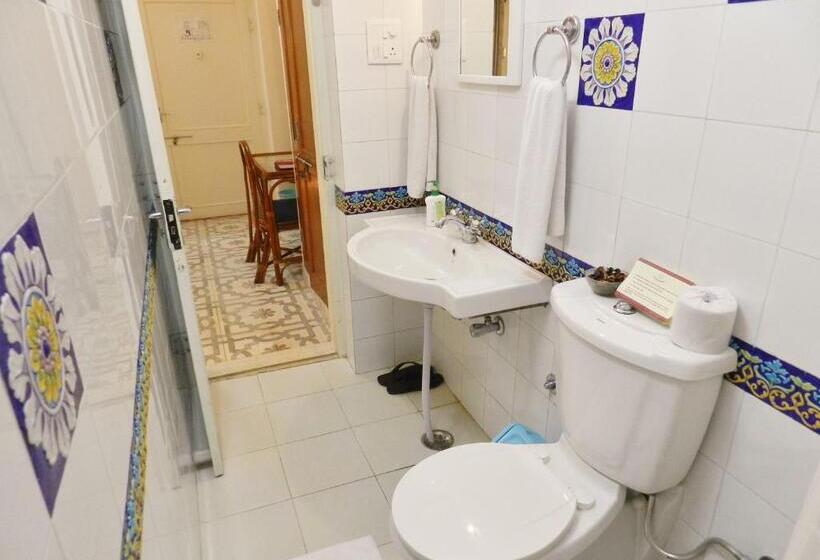 スーペリアールーム, Arya Niwas