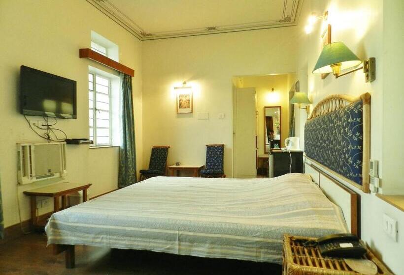 スーペリアールーム, Arya Niwas