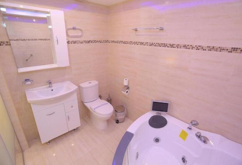 经典家庭房间, Hilltop