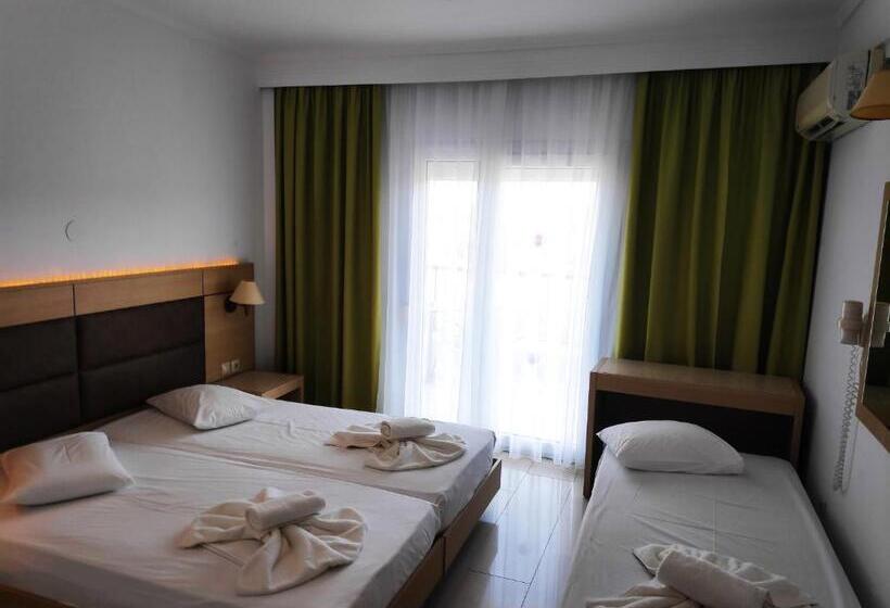 三人经典房间, Hilltop