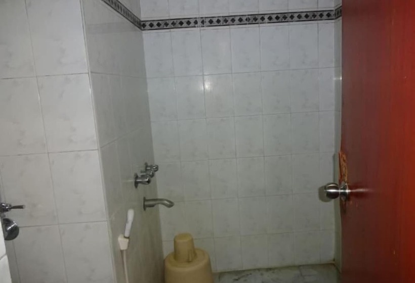 Standard-huone, Naveen