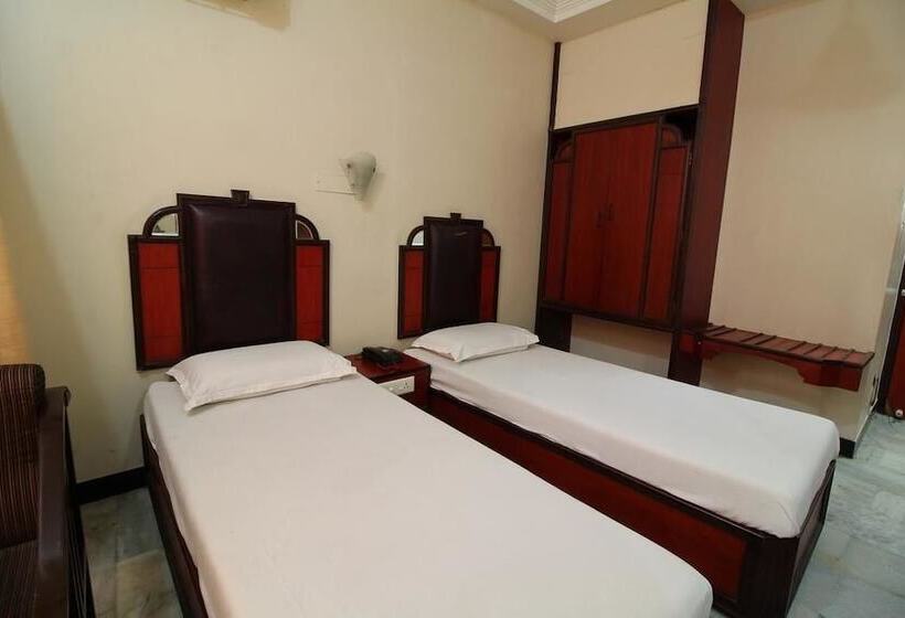 Standard-huone, Naveen