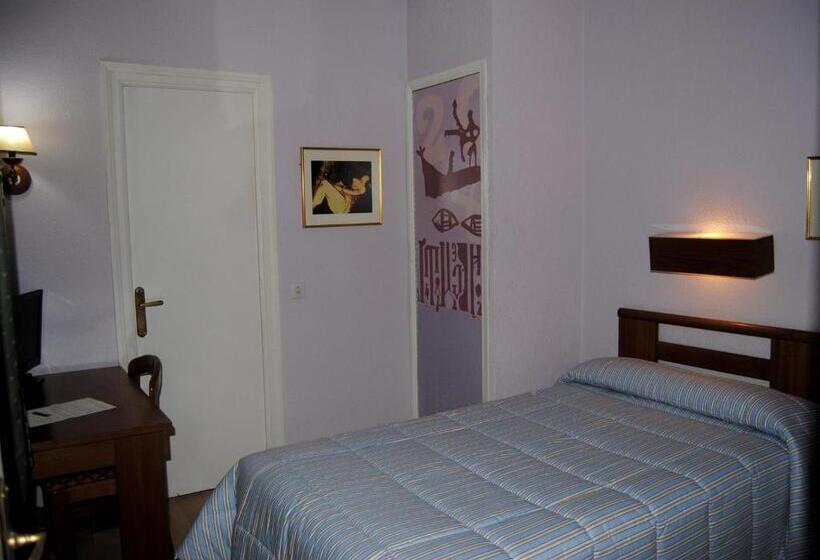 اتاق استاندارد یک نفره, Pedro Torres