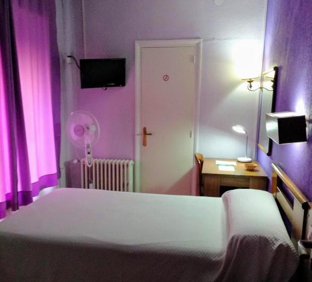 اتاق استاندارد یک نفره, Pedro Torres