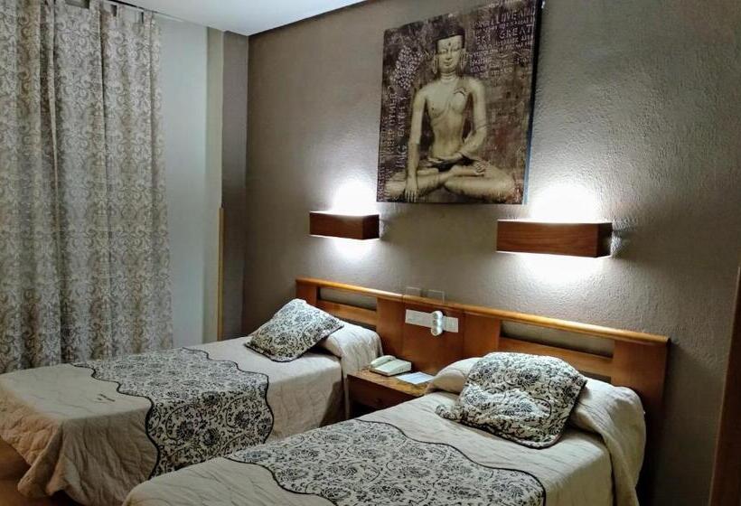 اتاق استاندارد, Pedro Torres