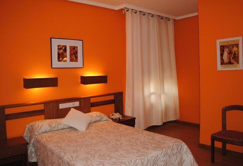 اتاق سوپریور, Pedro Torres