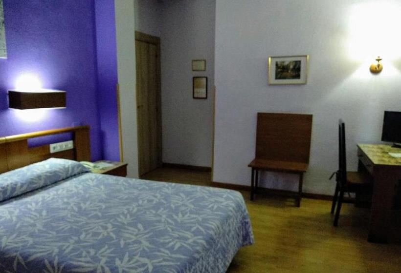 اتاق سوپریور, Pedro Torres