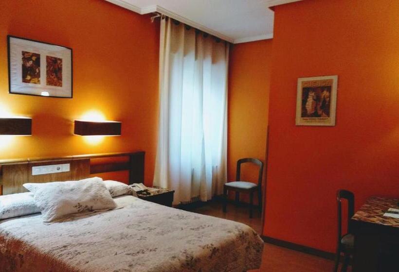 اتاق سوپریور, Pedro Torres