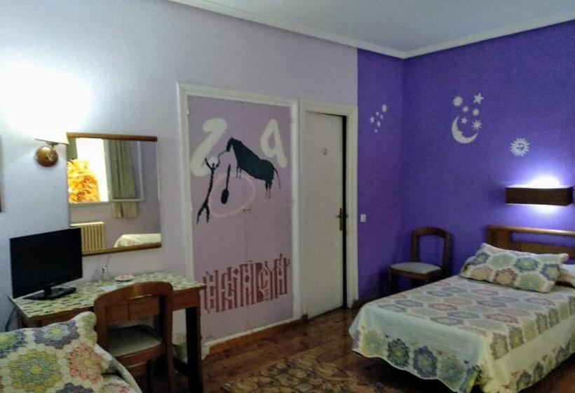 اتاق استاندارد سه نفره, Pedro Torres