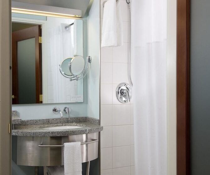 اتاق سوپریور, River