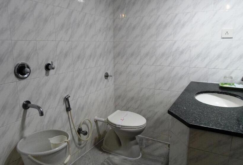 اتاق لوکس, Sindhuri Park