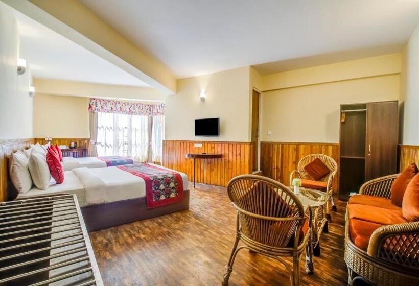 Семейный Номер, Summit Newa Regency