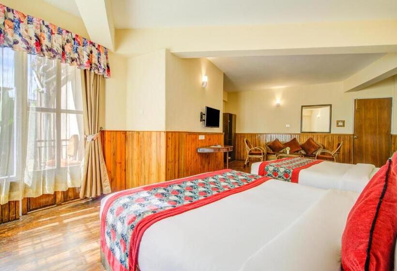 Семейный Номер, Summit Newa Regency